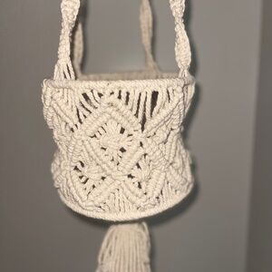 Macrame hanging basket
